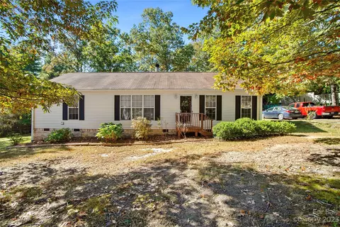 205 Sunrise Ridge Dr, Hendersonville, NC 28792