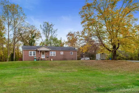 305 Mull Ln, Morganton, NC 28655 photo 2
