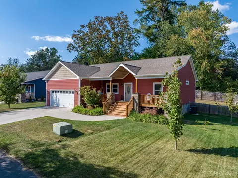 8 Bowen Legacy Trl, Asheville, NC 28803