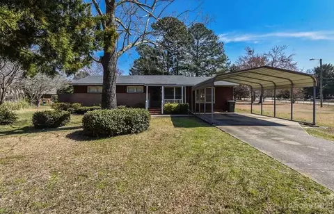 1502 Swainey Ave, Fayetteville, NC 28303
