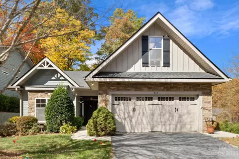212 Waterside Dr, Hendersonville, NC 28791