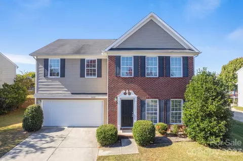 13737 Krislyn Woods Pl, Charlotte, NC 28278