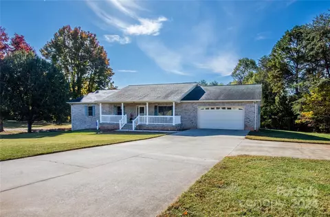 3075 Sunset Ne Dr NE, Claremont, NC 28610