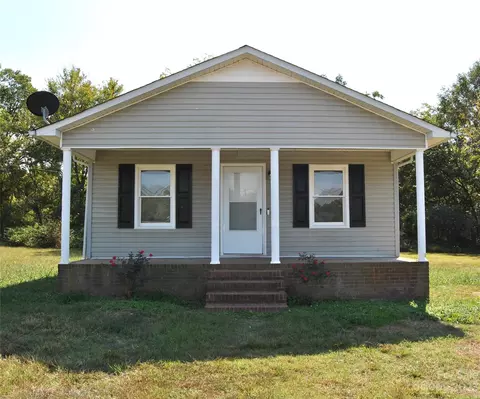 807 Willow Ln, Bessemer City, NC 28016