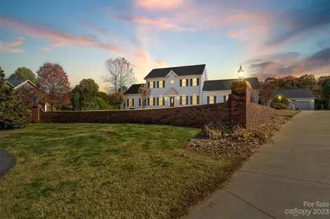 162 Golden Oak Dr, Statesville, NC 28625