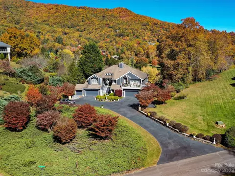 19 Chickering Ln, Waynesville, NC 28786
