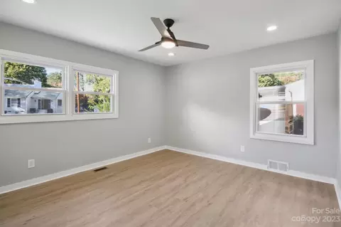 5225 Farmbrook Dr, Charlotte, NC 28210 photo 14