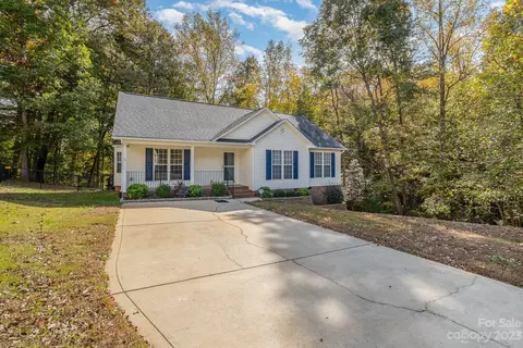 105 Edison Ct, Stanley, NC 28164 photo 2