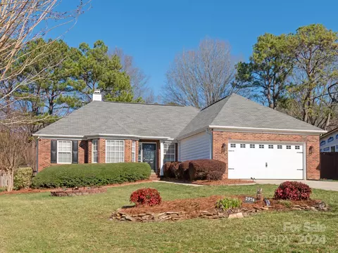 2974 Huckleberry Hill Dr, Fort Mill, SC 29715