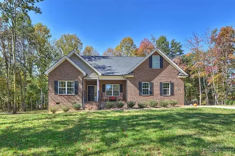 2004 Parrothead Dr, Monroe, NC 28110