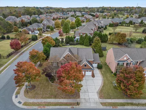 2510 Creek Manor Dr, Waxhaw, NC 28173