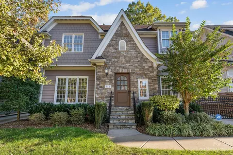 916 Millbrook Rd, Charlotte, NC 28211