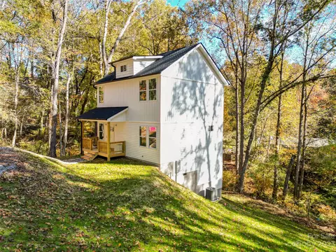 7 Austin Dr, Candler, NC 28715