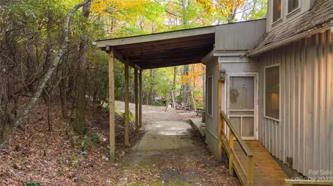 79 Bear Wallow Dr, Spruce Pine, NC 28777 photo 3