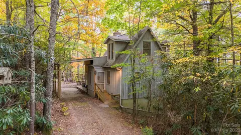 79 Bear Wallow Dr, Spruce Pine, NC 28777