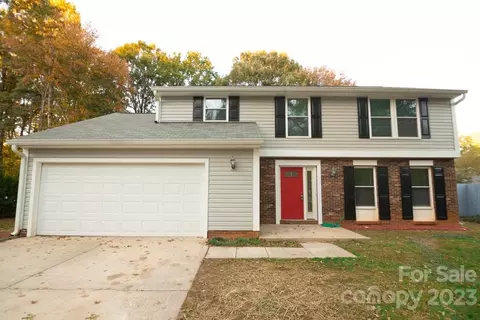 4740 Marthas Ridge Dr, Charlotte, NC 28212