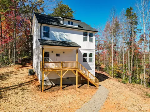 224 S Vineyard Village Dr, Old Fort, NC 28762