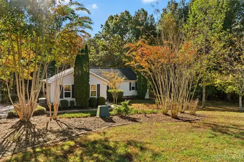147 Ridge Point Dr, Stony Point, NC 28678