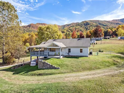 178 Dorset Dr, Waynesville, NC 28786