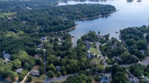 361 Bay Harbour 71 Rd #71, Mooresville, NC 28117