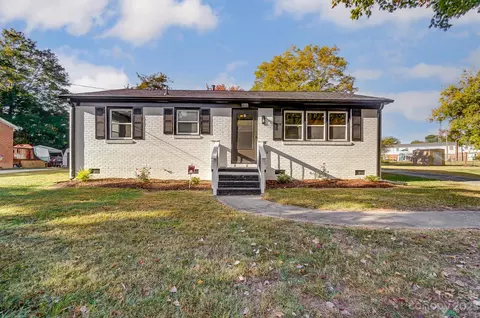 1560 Rolling Meadow Ln, Gastonia, NC 28054