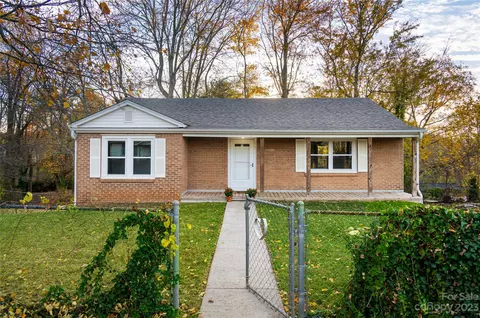 16 Skyland Cir, Asheville, NC 28804