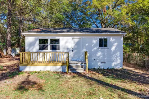 506 E Peachtree St, Dallas, NC 28034