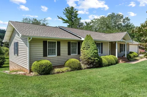 126 Auburn Park Dr, Waynesville, NC 28786