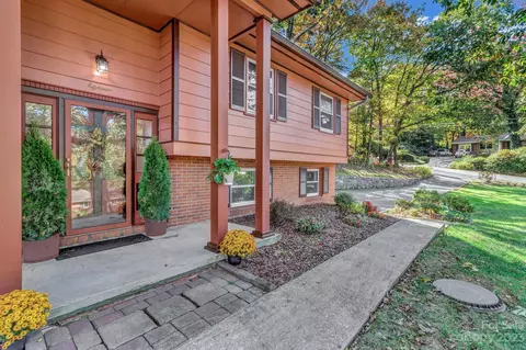 18 Laurel Park Dr, Arden, NC 28704