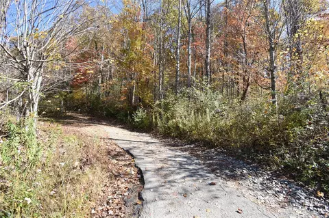 000 Lindera Ln, Waynesville, NC 28785