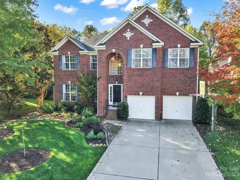 912 Grayscroft Dr, Waxhaw, NC 28173