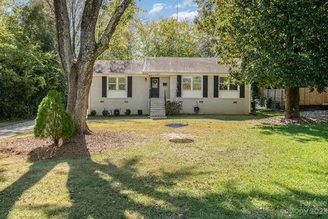 4242 Folkston Dr, Charlotte, NC 28205