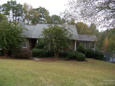 103 Dogwood Dr, Great Falls, SC 29055