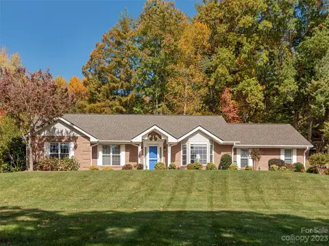 325 Whispering Hills Dr, Hendersonville, NC 28791
