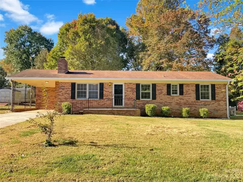 4909 Maplecrest Dr, Gastonia, NC 28056