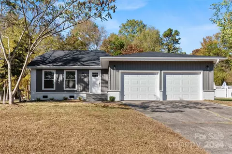 1427 Fox Run Dr, Charlotte, NC 28212