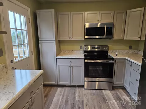Kitchen - 125 Diamond Loop, Rutherfordton, NC 28139 photo 2 of 4