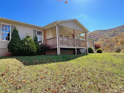 4249 Nc 261 Hwy, Bakersville, NC 28705