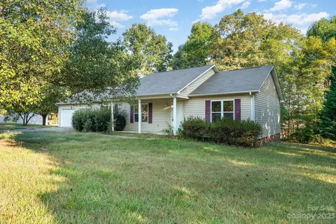 9495 Indian Hills St, Hickory, NC 28601