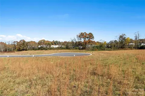 125 Scott Meadows Dr, Asheville, NC 28806