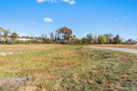130 Scott Meadows Dr, Asheville, NC 28806