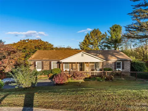 95 Leaf Ln, Clyde, NC 28721 photo 2