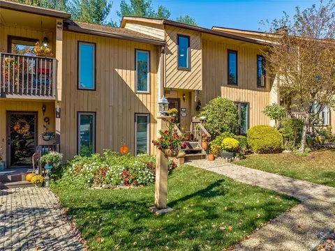 112 Pebble Creek Dr, Asheville, NC 28803
