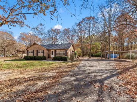 208 Midway Dr, Indian Trail, NC 28079