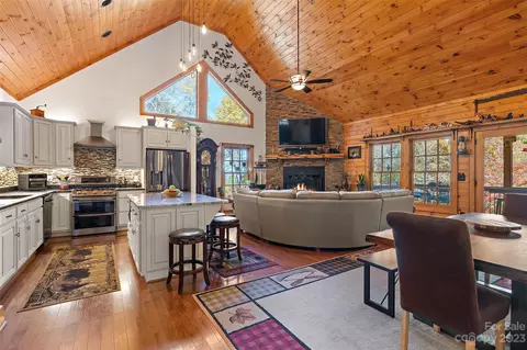 845 Silverleaf Rd, Zionville, NC 28698