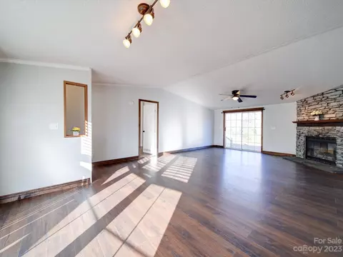 672 Abbeydale Rd, Harmony, NC 28634 photo 6