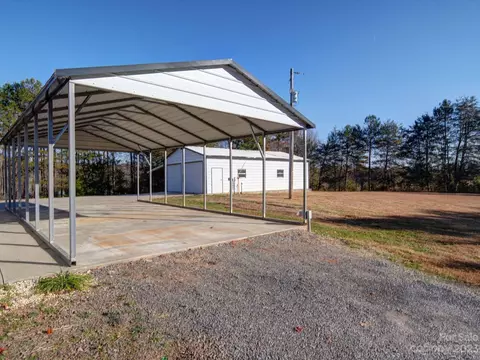 672 Abbeydale Rd, Harmony, NC 28634 photo 3