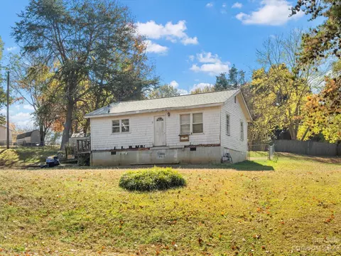 404 Dover Dr, Bessemer City, NC 28016