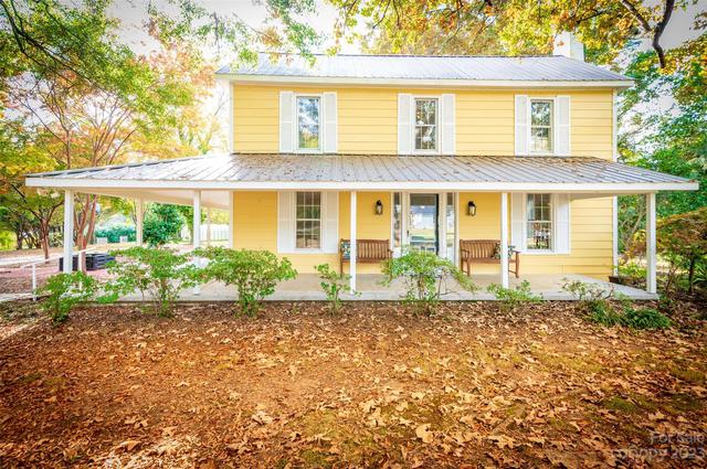 136 Red Barn Ln, Statesville, NC 28677