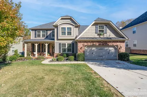162 Misty Woods Dr, Lake Wylie, SC 29710